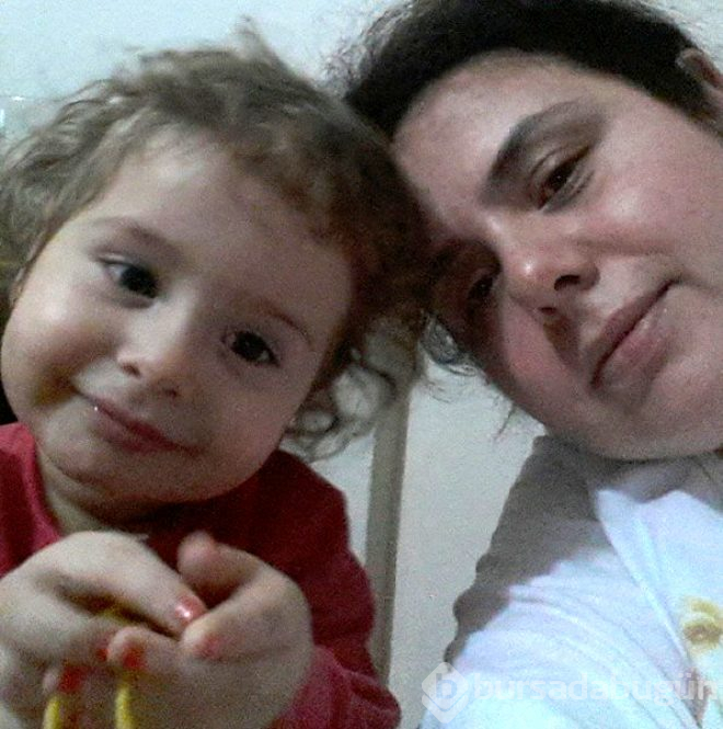 Ebru Gündeş'in yıllardır görüşmediği bir kız kardeşi olduğunu duyan şaşıp kalıyor!
