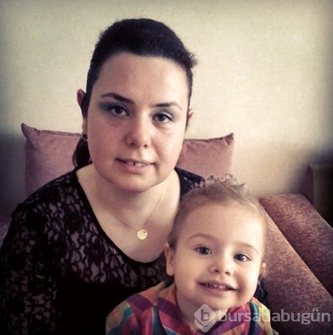 Ebru Gündeş'in yıllardır görüşmediği bir kız kardeşi olduğunu duyan şaşıp kalıyor!