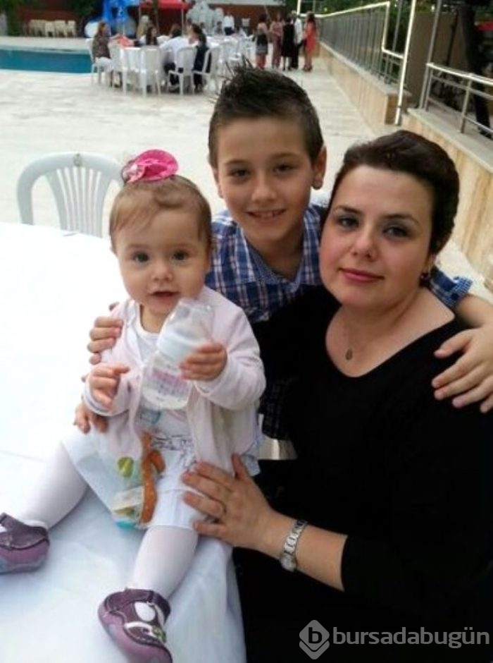 Ebru Gündeş'in yıllardır görüşmediği bir kız kardeşi olduğunu duyan şaşıp kalıyor!