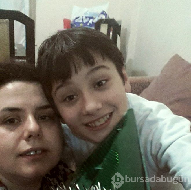 Ebru Gündeş'in yıllardır görüşmediği bir kız kardeşi olduğunu duyan şaşıp kalıyor!
