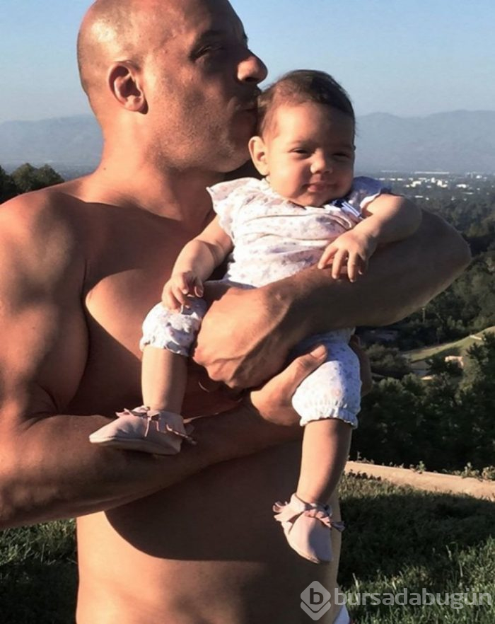 Ünlü şarkıcı Ricky Martin'in  dördüncü çocuğu oldu