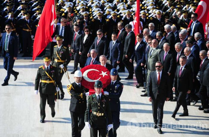 Cumhurbaşkanı Erdoğan, Cumhuriyet Bayramı'nda Anıtkabir'i ziyaret etti