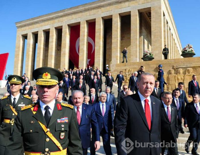 Cumhurbaşkanı Erdoğan, Cumhuriyet Bayramı'nda Anıtkabir'i ziyaret etti