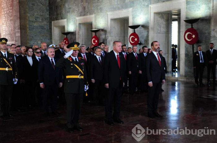 Cumhurbaşkanı Erdoğan, Cumhuriyet Bayramı'nda Anıtkabir'i ziyaret etti
