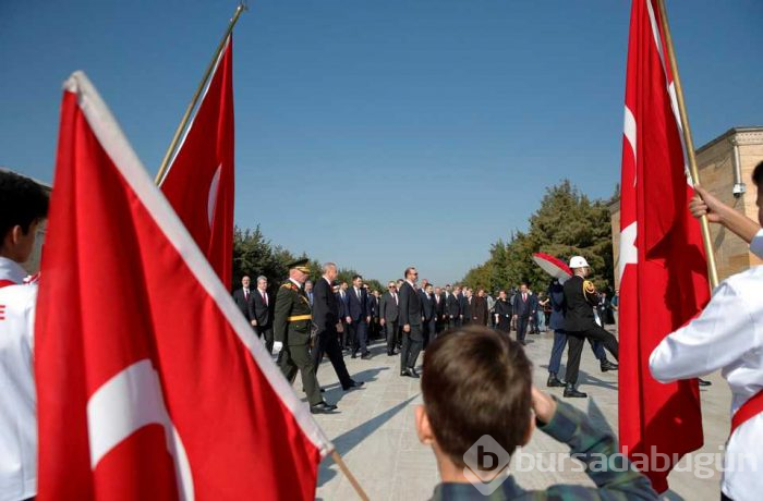 Cumhurbaşkanı Erdoğan, Cumhuriyet Bayramı'nda Anıtkabir'i ziyaret etti