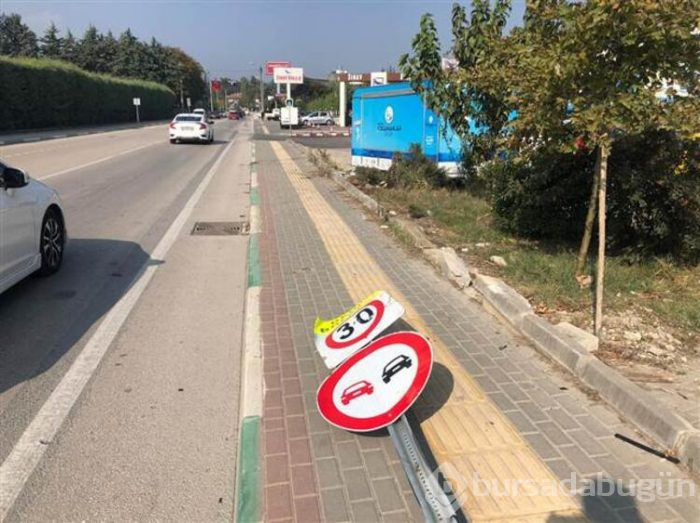 Bursa'da servis minibüsü öğrencilerin arasına girdi!