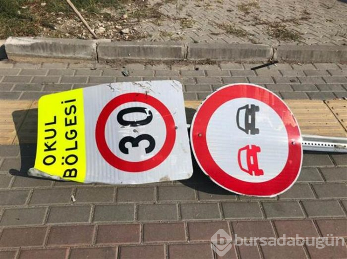 Bursa'da servis minibüsü öğrencilerin arasına girdi!