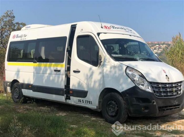 Bursa'da servis minibüsü öğrencilerin arasına girdi!