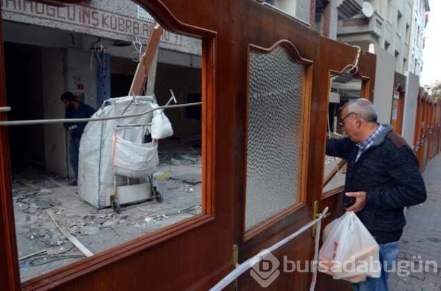 Avcılar'da riskli binada "kapılı" önlem