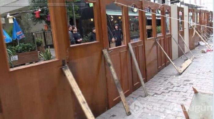 Avcılar'da riskli binada "kapılı" önlem