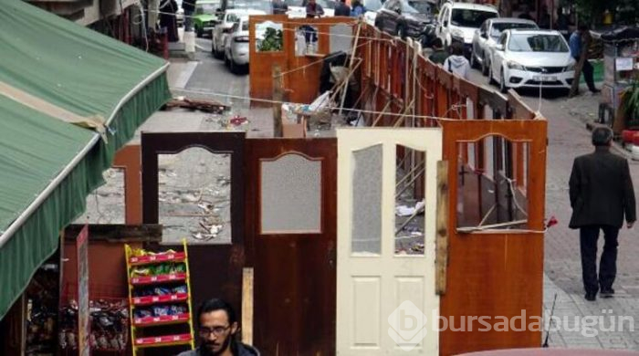 Avcılar'da riskli binada "kapılı" önlem