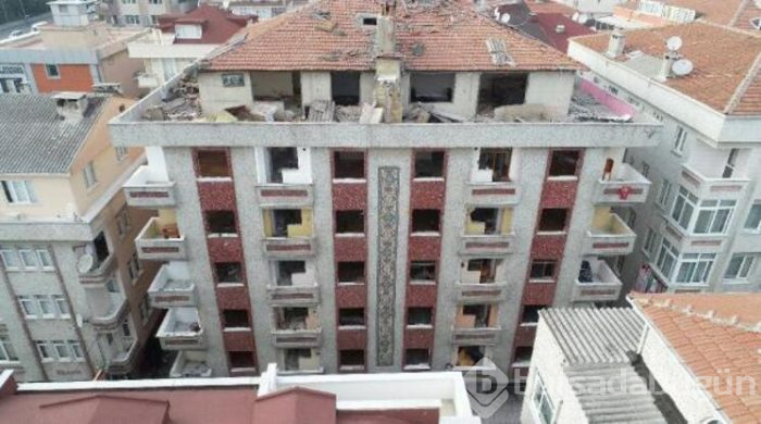 Avcılar'da riskli binada "kapılı" önlem