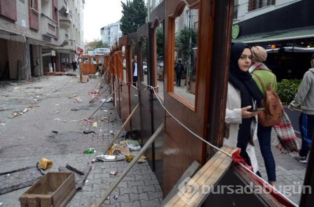 Avcılar'da riskli binada "kapılı" önlem