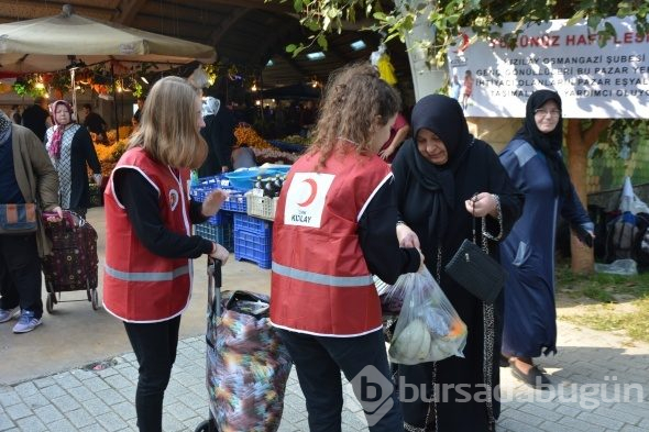 Bursa'da pazardan dönen yaşlılara öyle bir sürpriz yaptılar ki!