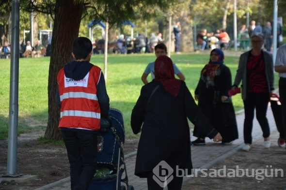 Bursa'da pazardan dönen yaşlılara öyle bir sürpriz yaptılar ki!