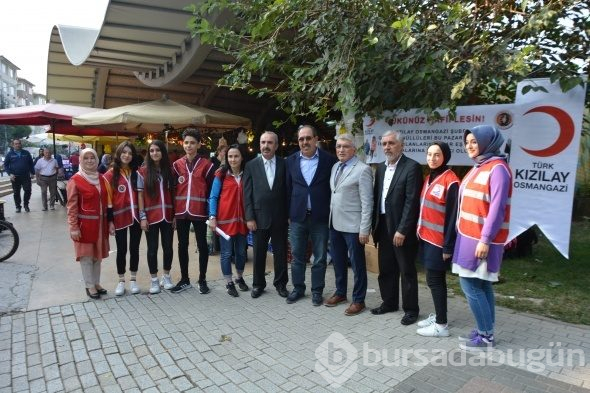 Bursa'da pazardan dönen yaşlılara öyle bir sürpriz yaptılar ki!