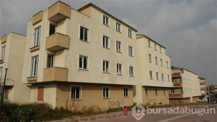 24 daireyi 50'den fazla kişiye satıp kaçtı!