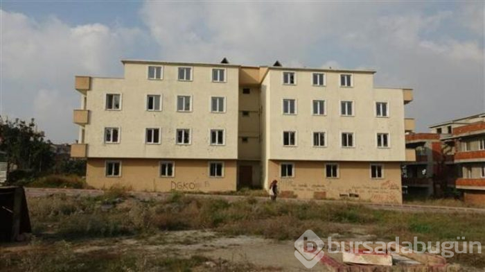 24 daireyi 50'den fazla kişiye satıp kaçtı!