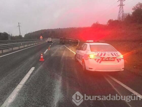 İşçilerini taşıyan minibüs devrildi!