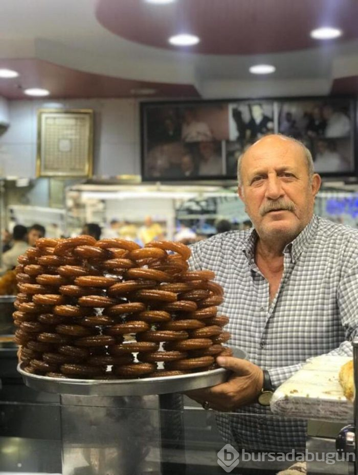 Günde 2 bin tane halka tatlısı satıyor! 