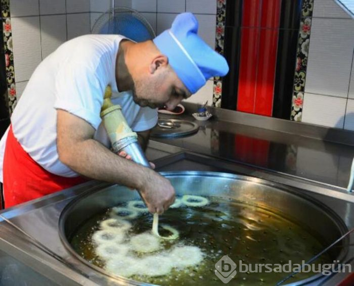Günde 2 bin tane halka tatlısı satıyor! 