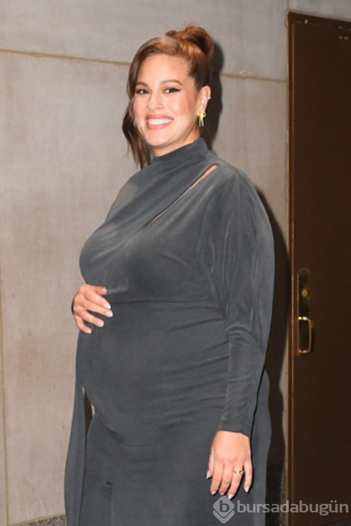  Ashley Graham: "Bebeğimin cinsiyetini size neden söyleyeyim?"