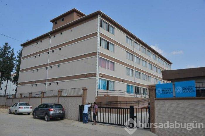 Okulda hareketli anlar... 3'üncü kattan öğrenci düştü!