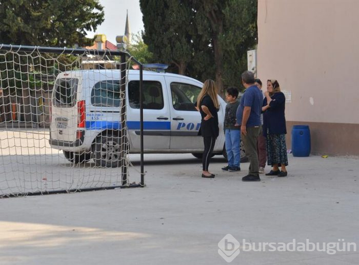 Okulda hareketli anlar... 3'üncü kattan öğrenci düştü!