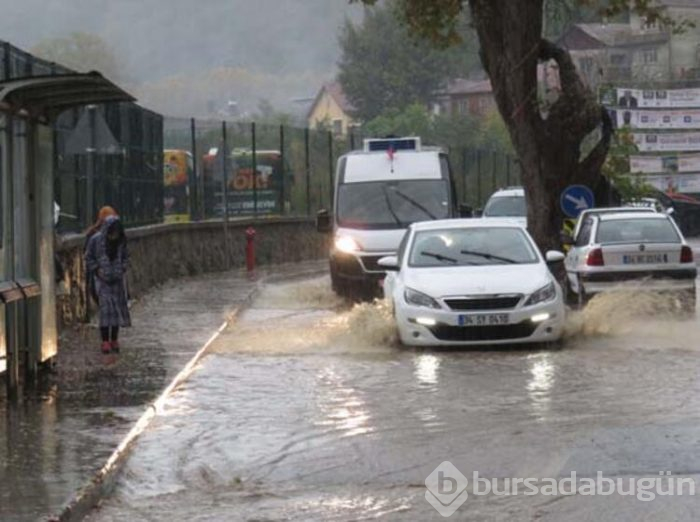 İstanbul'da sağanak yağış etkili oldu! Vatandaşlar zor anlar yaşadı!