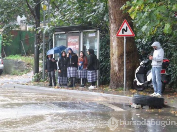 İstanbul'da sağanak yağış etkili oldu! Vatandaşlar zor anlar yaşadı!