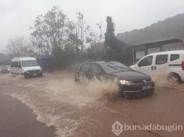 İstanbul'da sağanak yağış etkili oldu! Vatandaşlar zor anlar yaşadı!