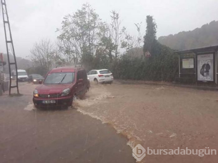 İstanbul'da sağanak yağış etkili oldu! Vatandaşlar zor anlar yaşadı!