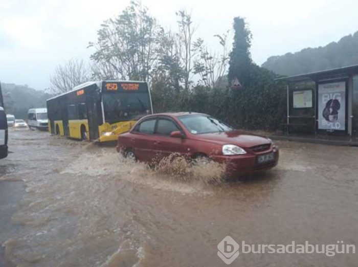 İstanbul'da sağanak yağış etkili oldu! Vatandaşlar zor anlar yaşadı!