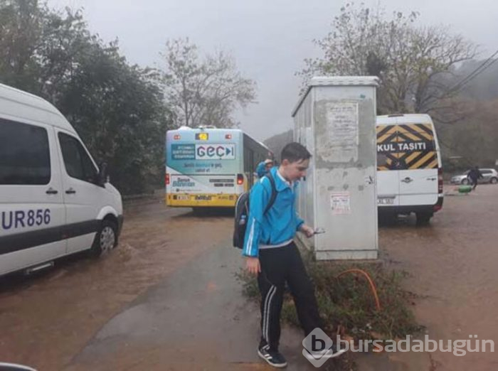 İstanbul'da sağanak yağış etkili oldu! Vatandaşlar zor anlar yaşadı!
