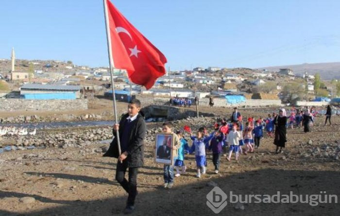 Bayrağın öyküsünü anlattılar...