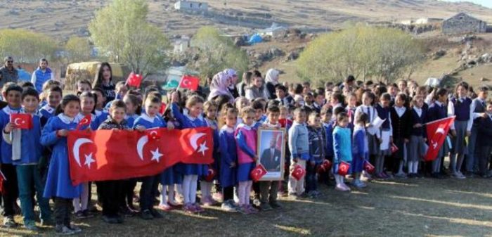 Bayrağın öyküsünü anlattılar...