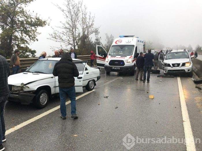 Bursa'da 16 araç kaza yaptı! 6 yaralı...