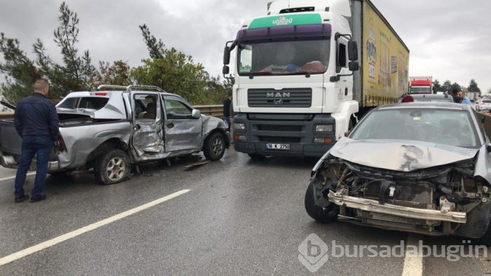 Bursa'da 16 araç kaza yaptı! 6 yaralı...