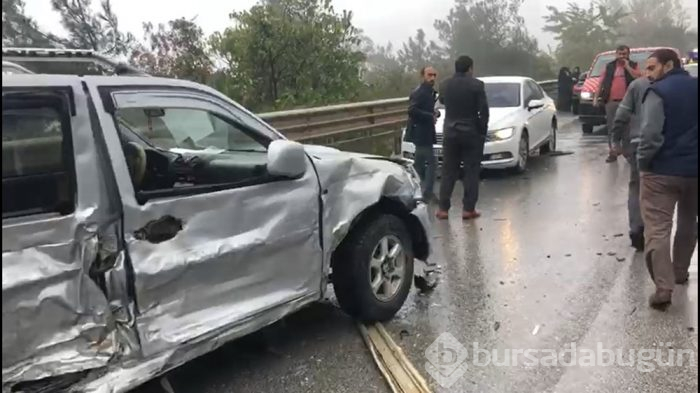 Bursa'da 16 araç kaza yaptı! 6 yaralı...