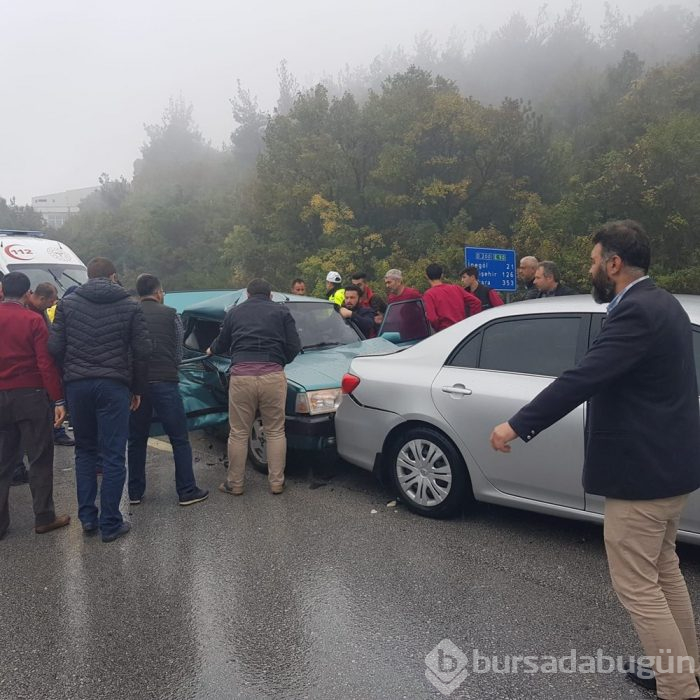 Bursa'da 16 araç kaza yaptı! 6 yaralı...