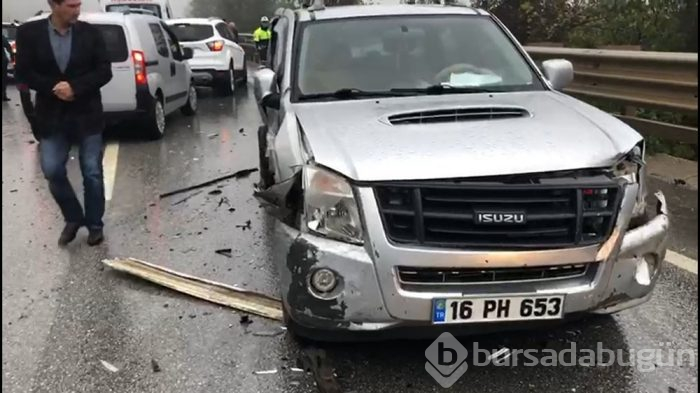 Bursa'da 16 araç kaza yaptı! 6 yaralı...