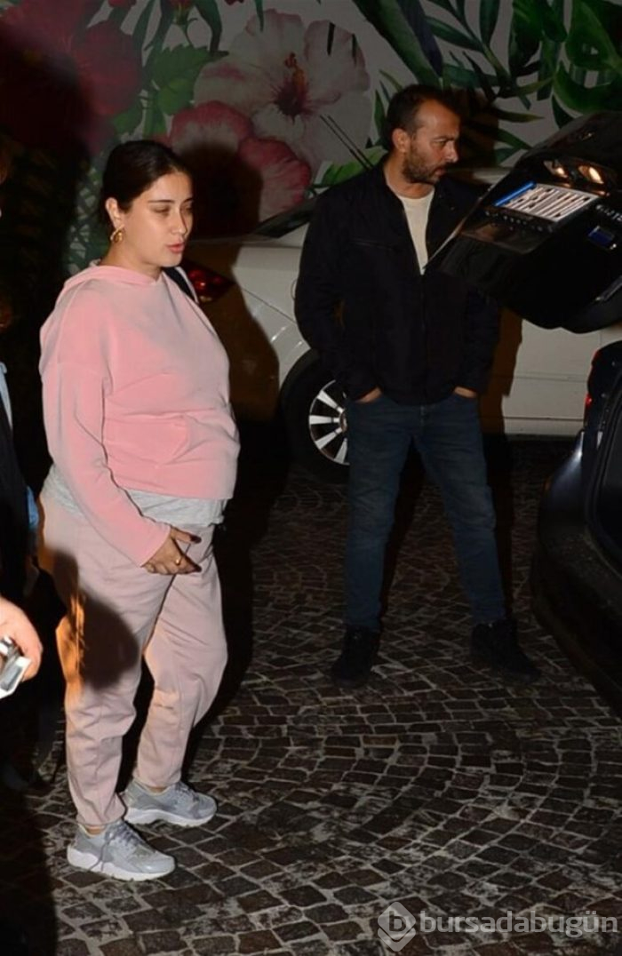 Anne adayı Hazal Kaya yogaya başladı