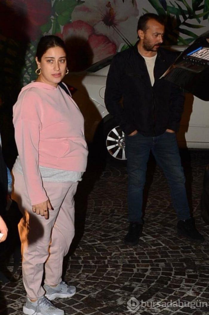 Anne adayı Hazal Kaya yogaya başladı