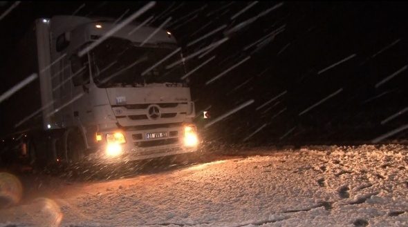 Ulaşıma kar ve tipi engeli