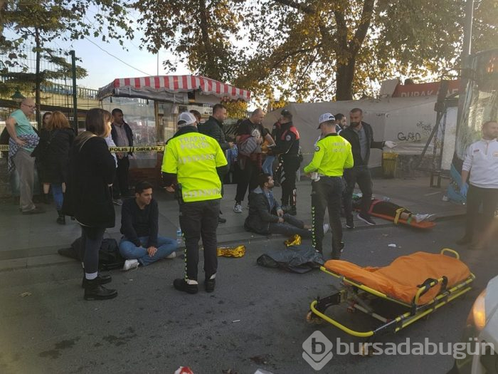 Beşiktaş meydanında otobüs durağa girdi!
