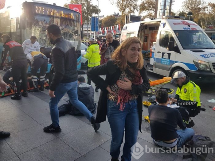 Beşiktaş meydanında otobüs durağa girdi!