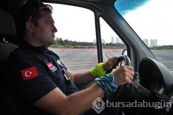 İstanbul'un ambulans sürücülerinin zorlu eğitimi