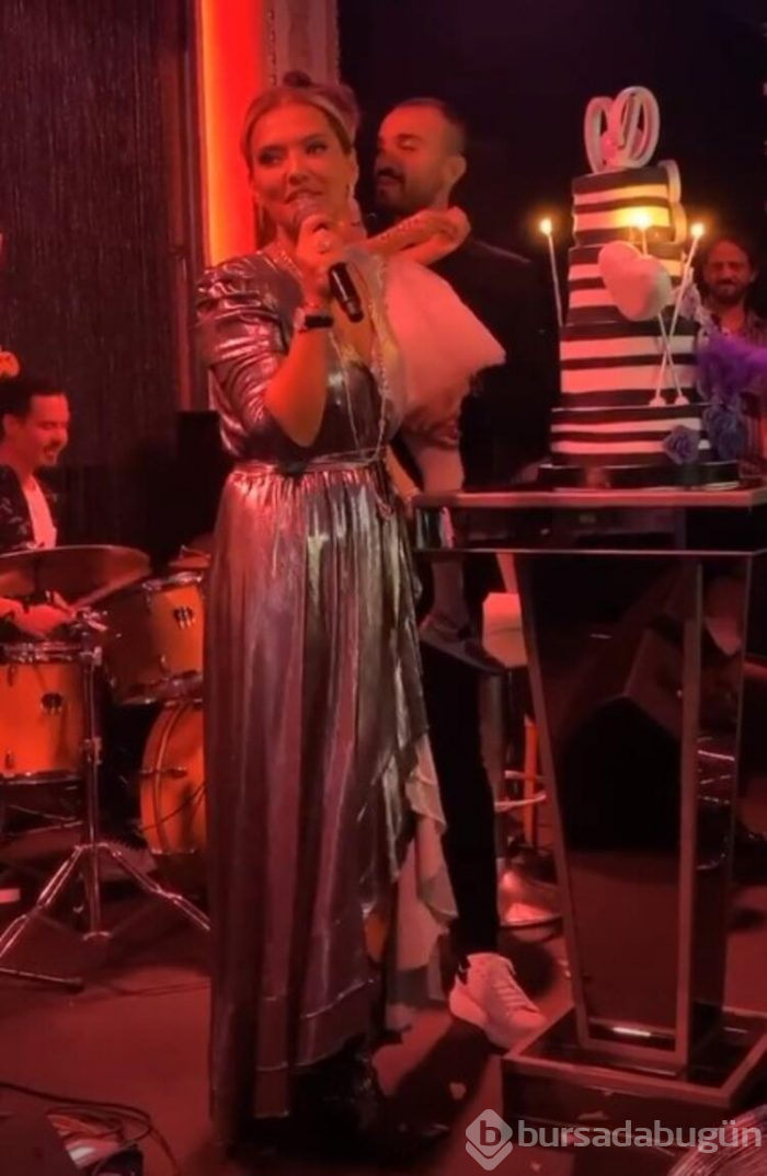 Demet Akalın ve Okan Kurt'tan 8. yıl kutlaması!