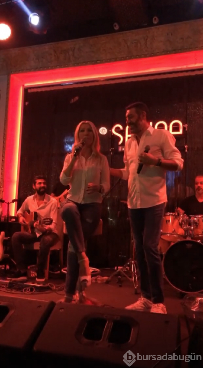 Seda Sayan ve Aleyna Tilki karşılıklı göbek attı