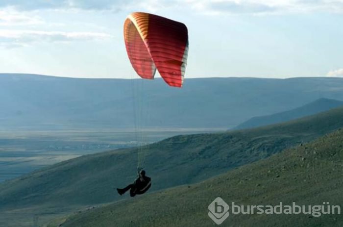 Yıldızlı Dağ yamaç paraşütleriyle buluştu